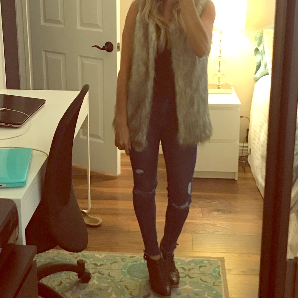 Faux fur vest - Picture 1 of 7